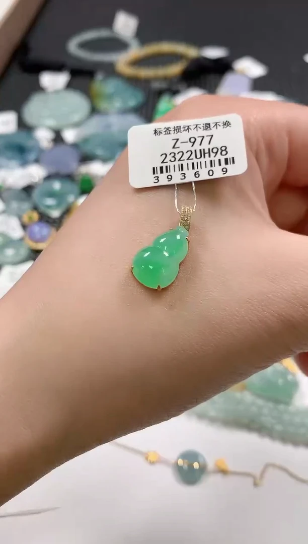 翡翠18K金镶嵌颈饰85