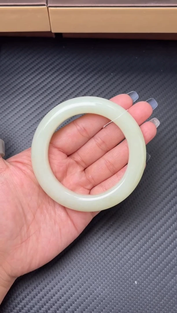 未镶嵌手镯和田玉若羌微色差58+L