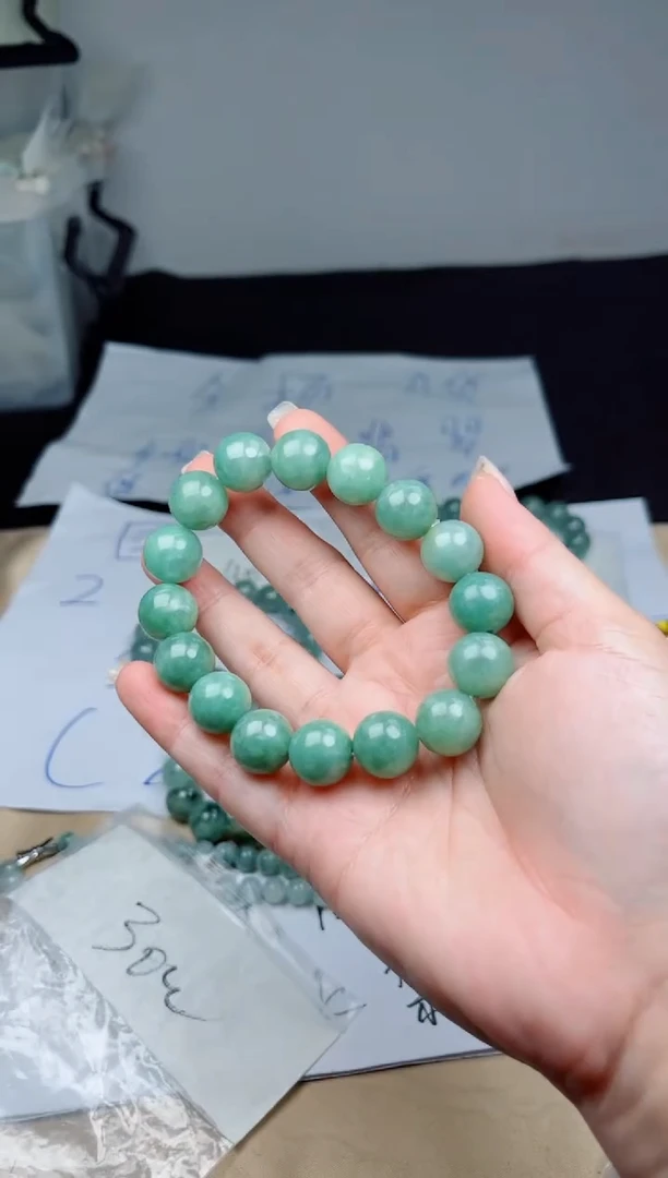 定制翡翠未镶嵌珠串