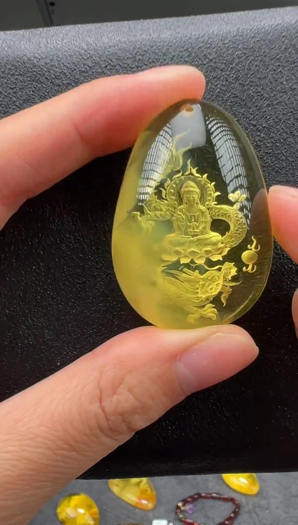 未镶嵌颈饰琥珀观音