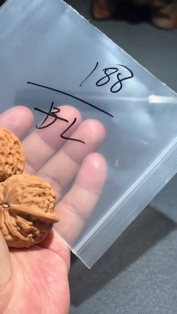 【闪购商品】文玩核桃吊坠金牛