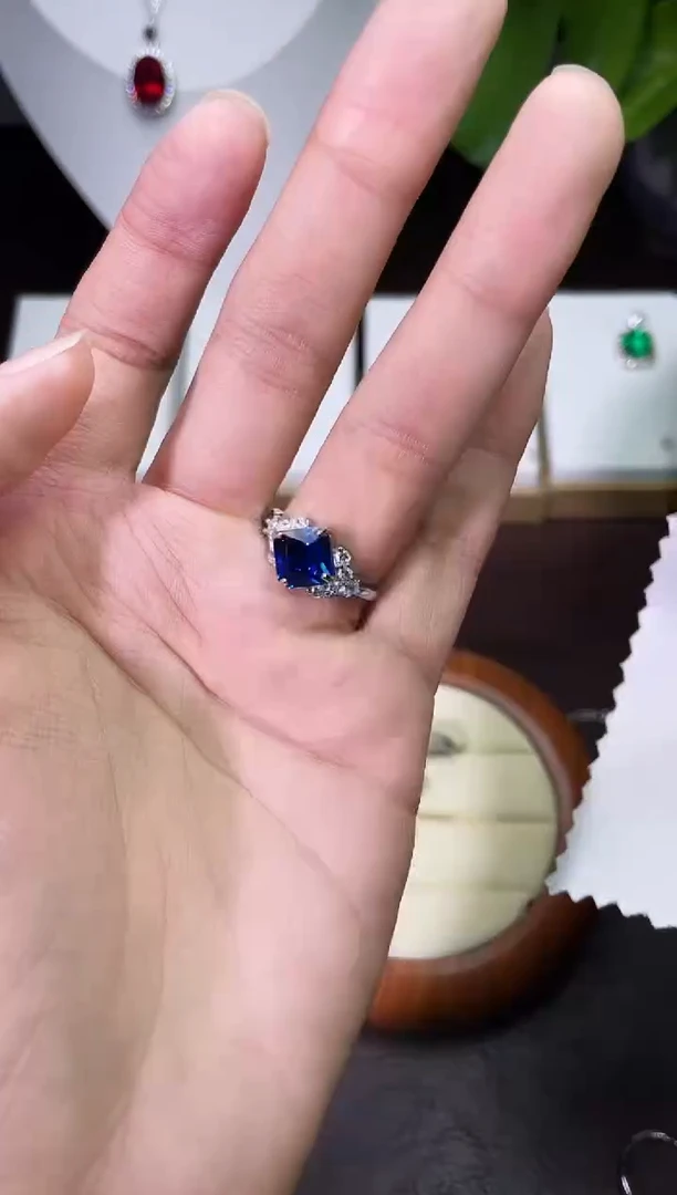 合金合成钻石蓝宝戒指