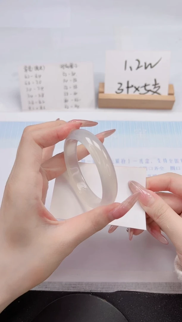 【闪购商品】石英质玉手镯未镶嵌198-53