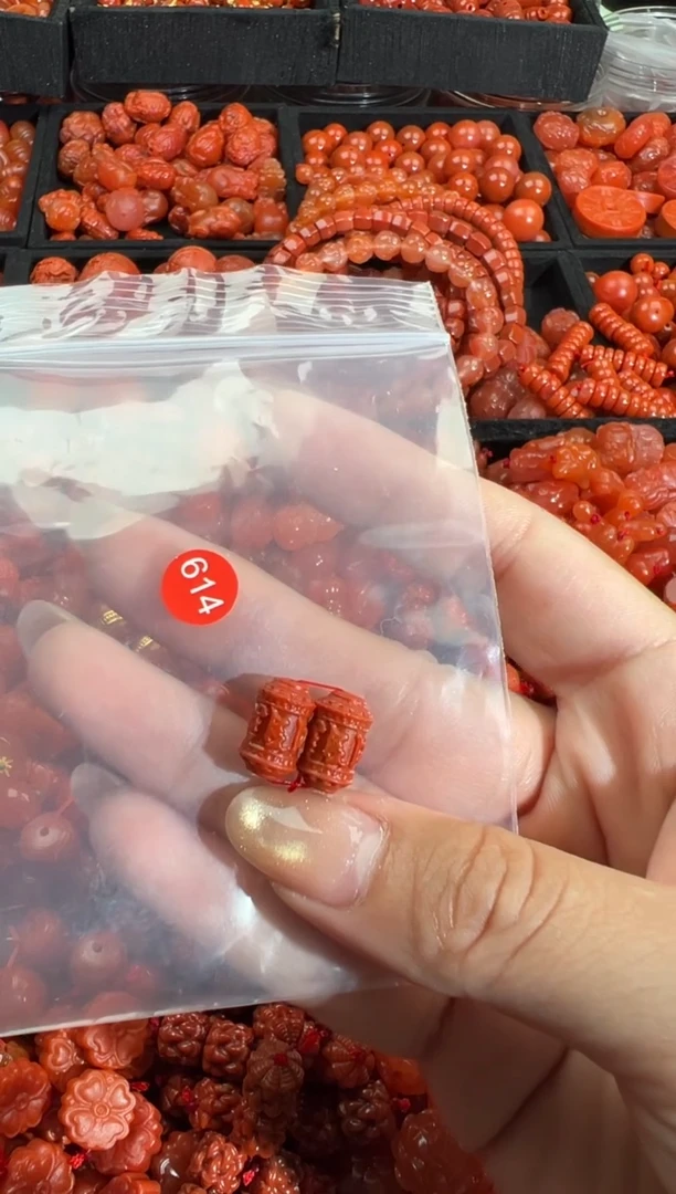 南红玛瑙未镶嵌颈饰1