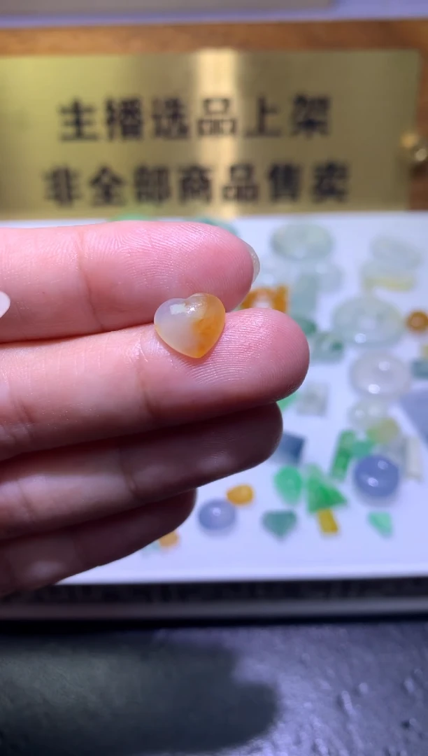 未镶嵌定制翡翠毛货