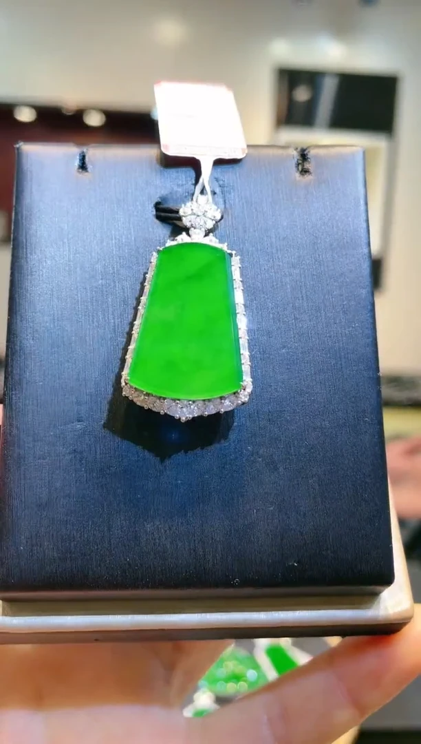 【闪购商品】翡翠颈饰18K金镶嵌A53天然A货翡翠吊坠