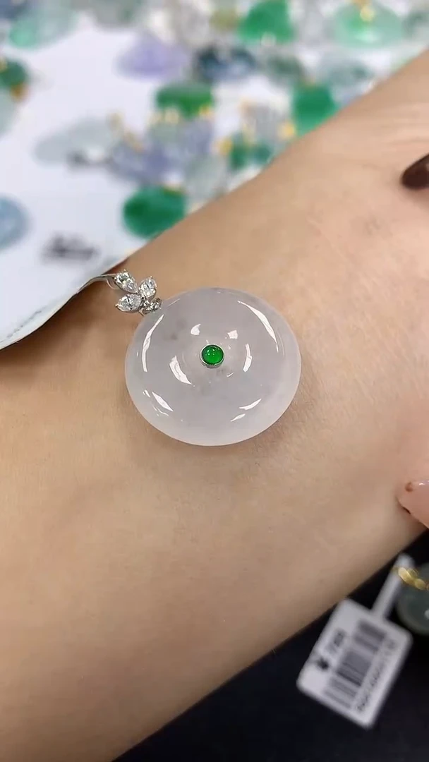 颈饰18K金镶嵌翡翠a货假一赔三支持复检百元上9元证书费自理