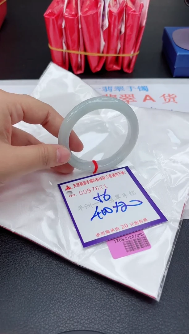 翡翠手镯未镶嵌1