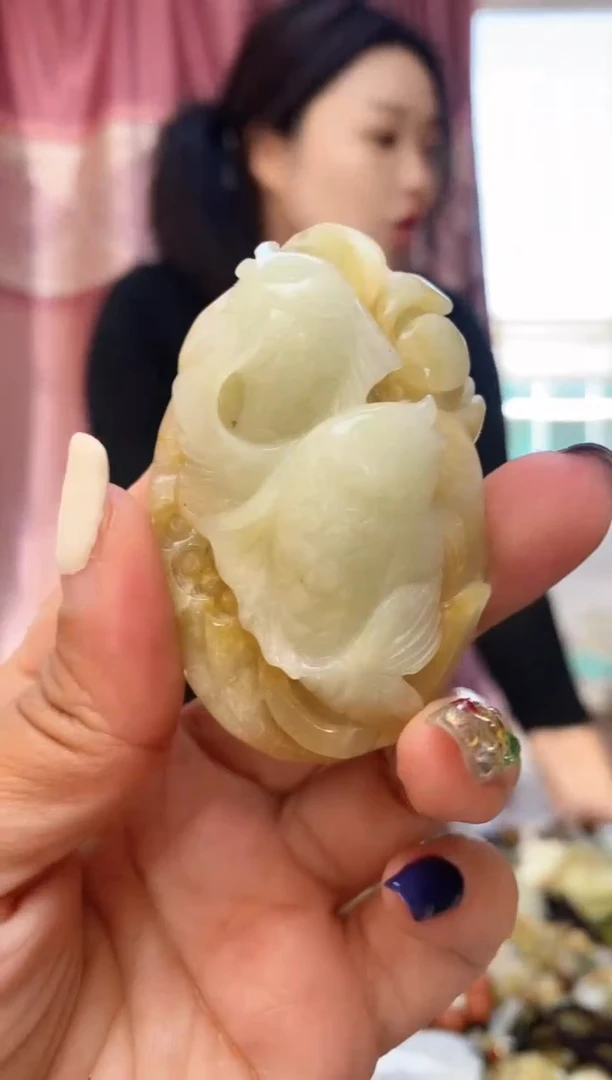 未镶嵌岫玉吊坠