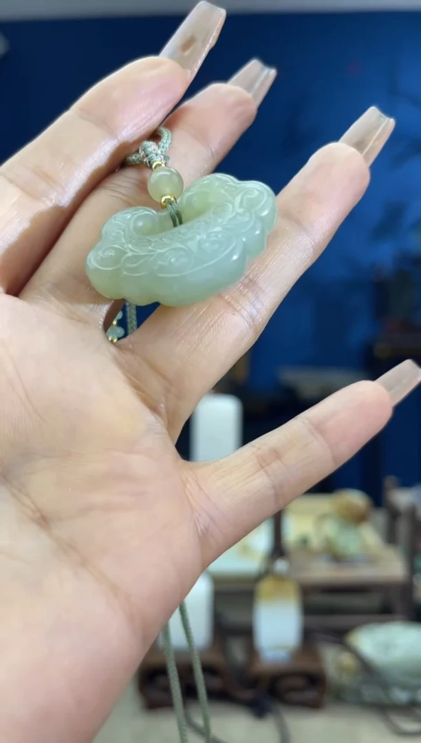 和田玉未镶嵌颈饰1