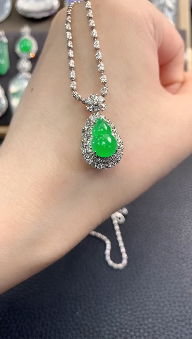 翡翠18K金镶嵌吊坠(不含链)春日珠宝 B128