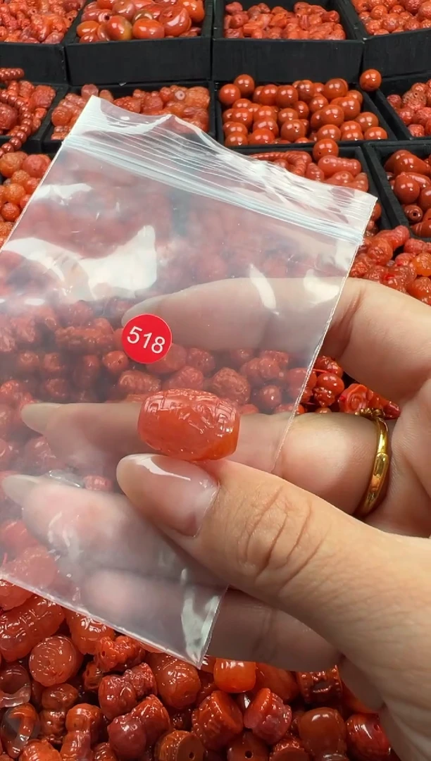 颈饰未镶嵌南红玛瑙1