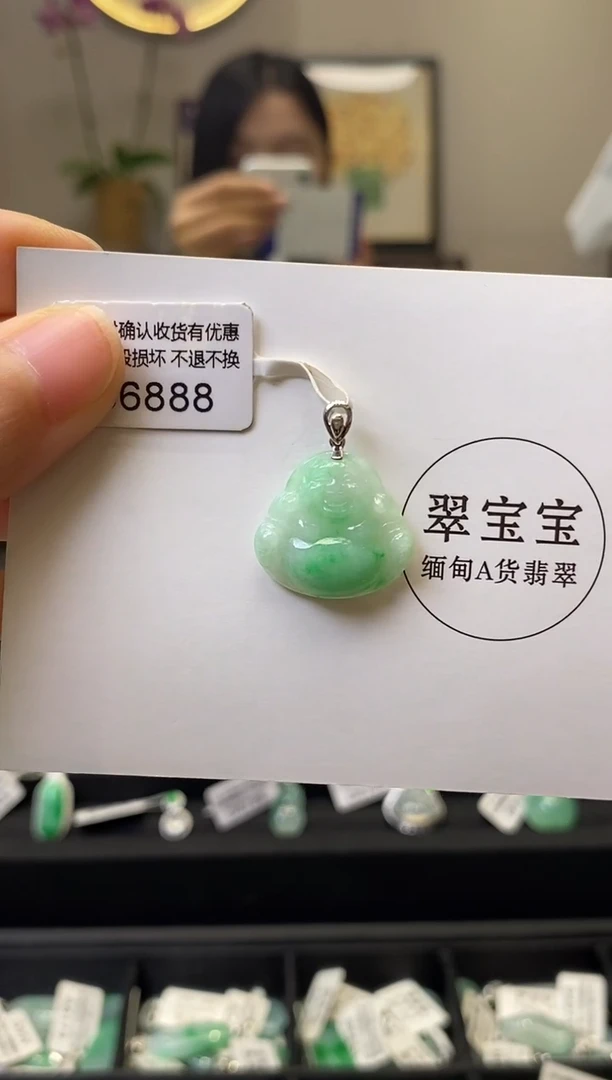 颈饰18K金镶嵌翡翠S***nB6888 福瓜 含运营费
