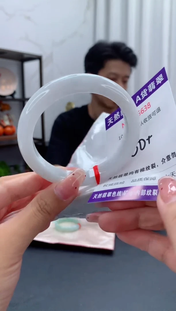未镶嵌手镯翡翠有纹，完美者勿拍