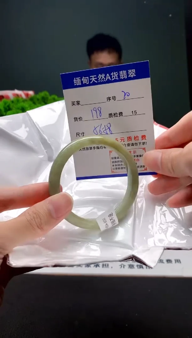 翡翠手镯未镶嵌20缅甸天然A货翡翠需包容瑕疵，介意慎拍