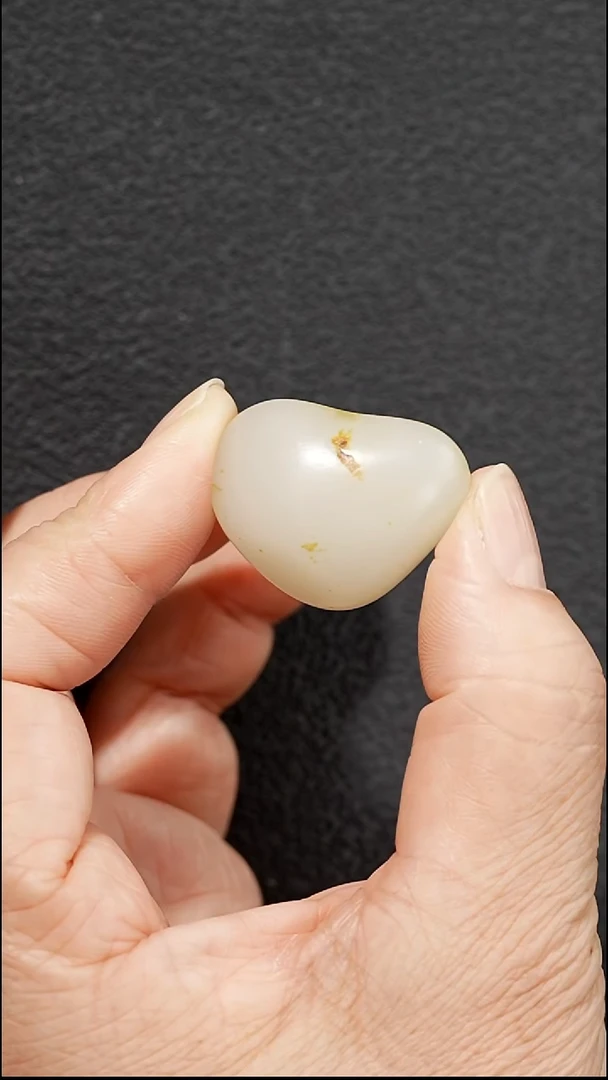 吊坠(不含链)未镶嵌和田玉17.4克和田玉原石