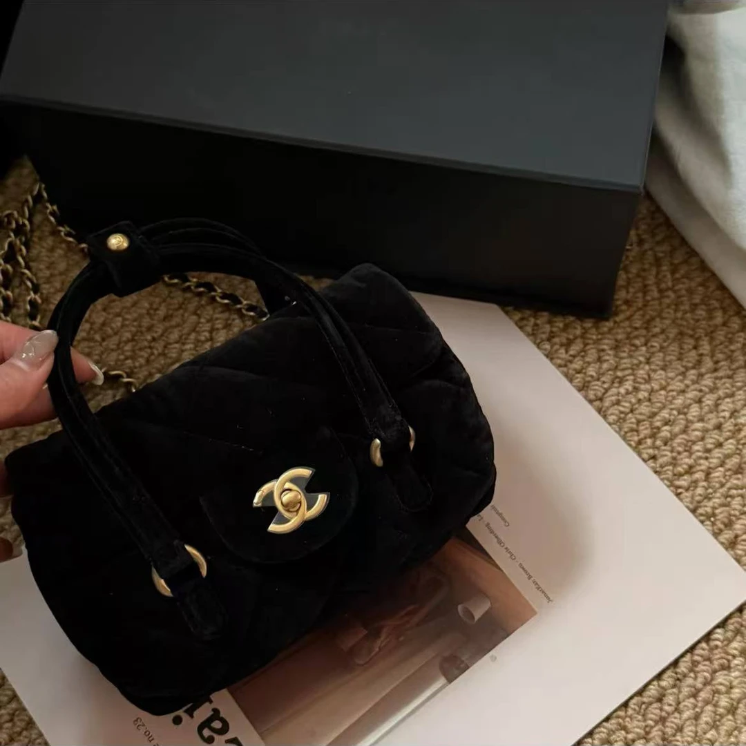 99新 Chanel/香奈儿 25C丝绒保龄球手提包闲置