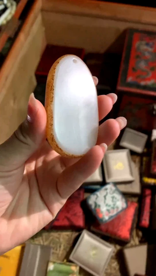颈饰未镶嵌和田玉（子料）润玉潭精品专属摆件