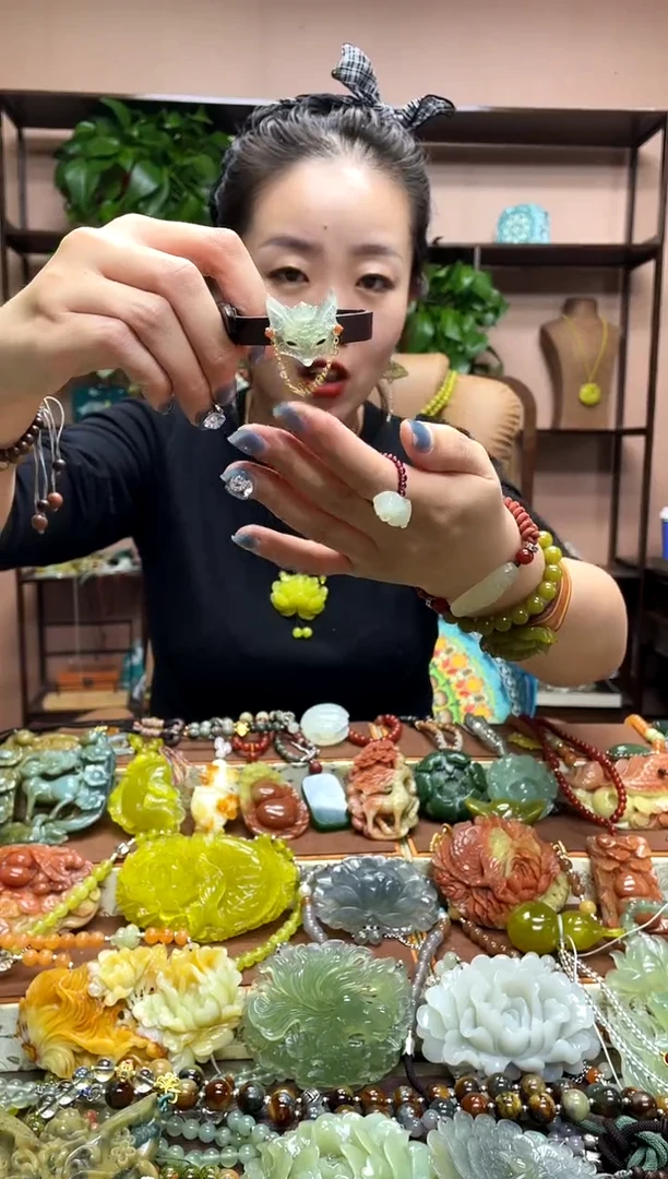 未镶嵌岫玉吊坠多样性发货发其中之一