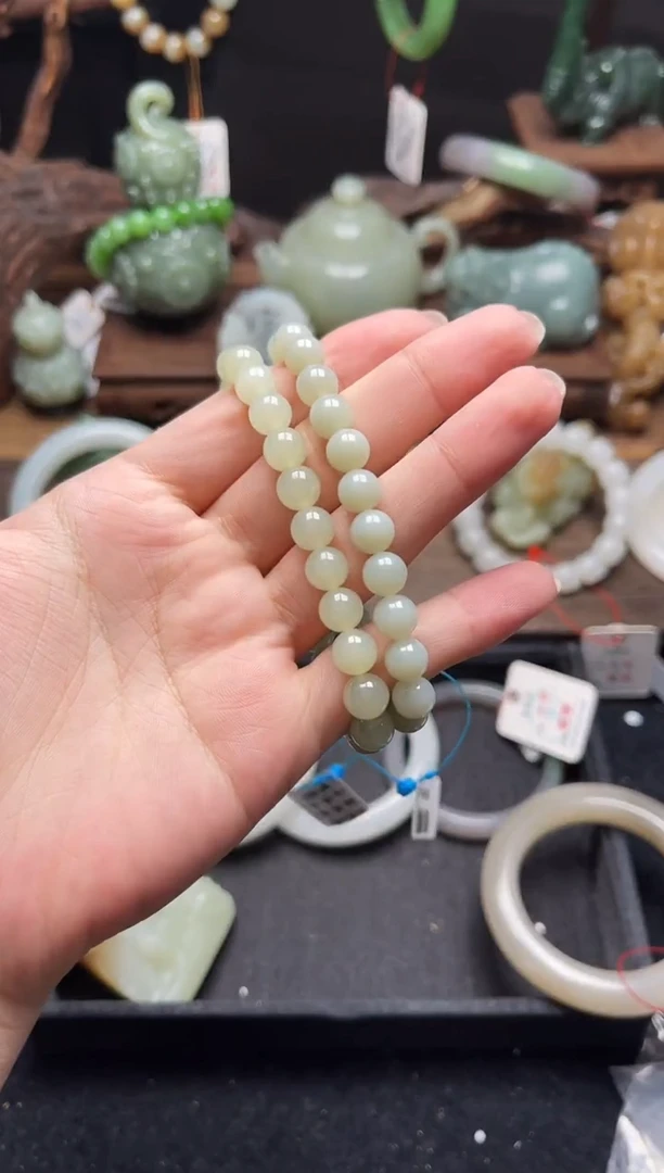 手串未镶嵌和田玉卡8且末青白 圆珠 有瑕疵多样性发一