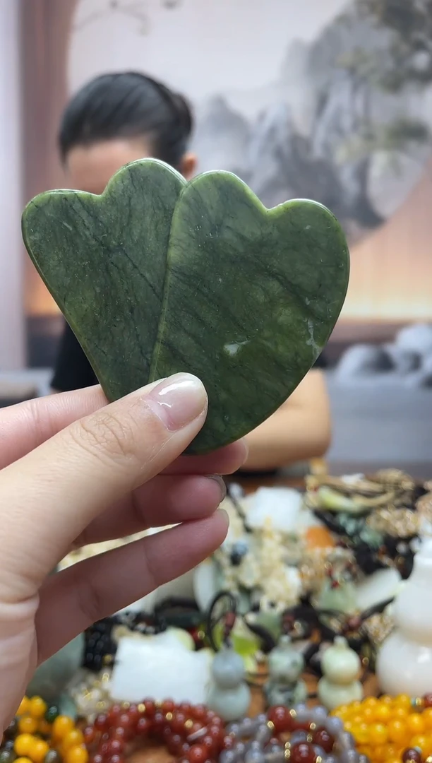 未镶嵌岫玉吊坠`