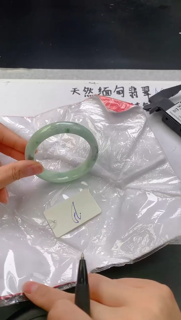 翡翠手镯未镶嵌22