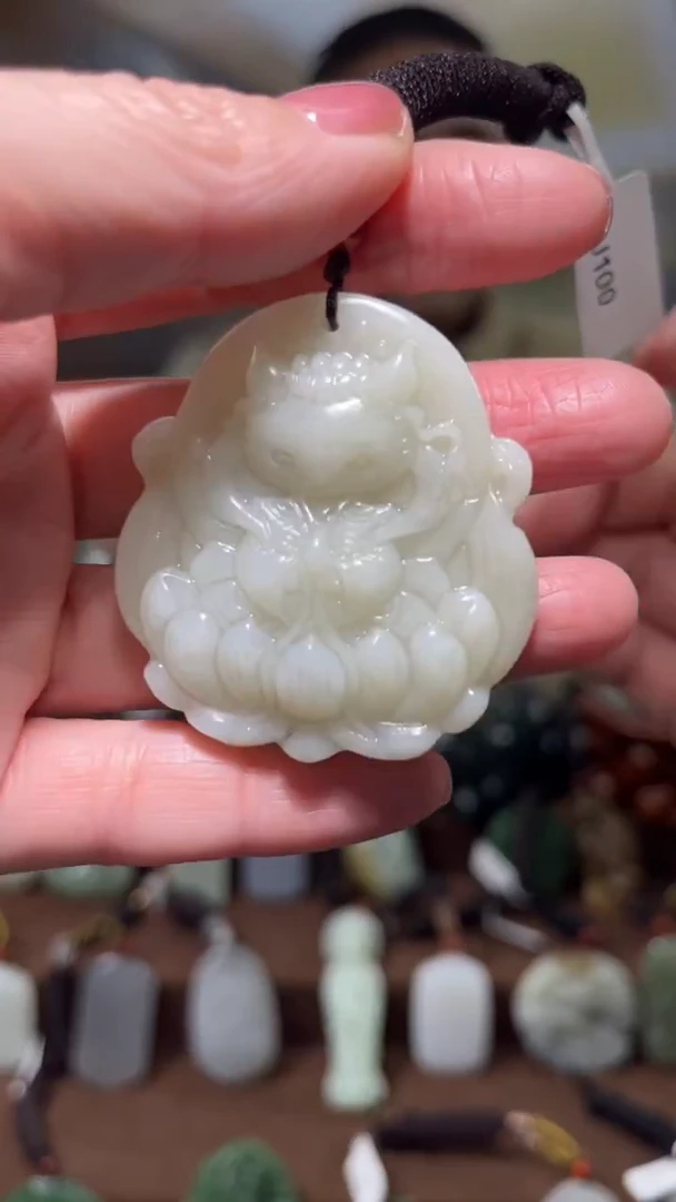 颈饰未镶嵌和田玉`