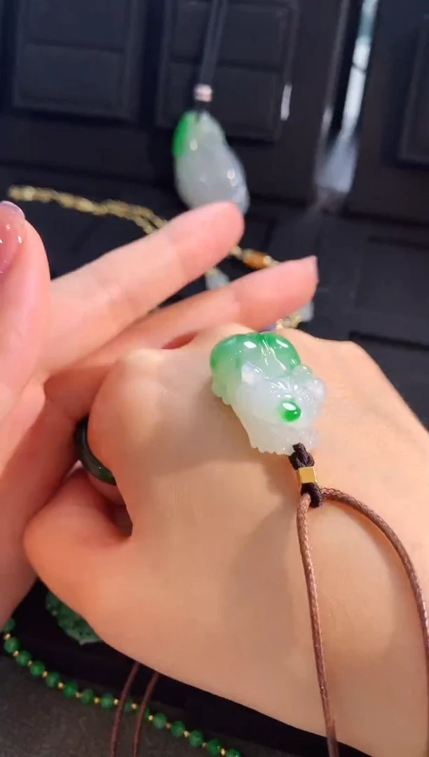 【闪购商品】翡翠颈饰未镶嵌吊坠