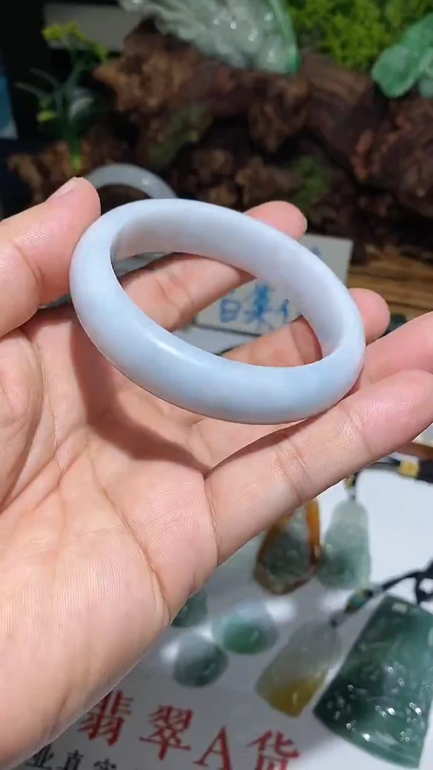 颈饰未镶嵌翡翠1