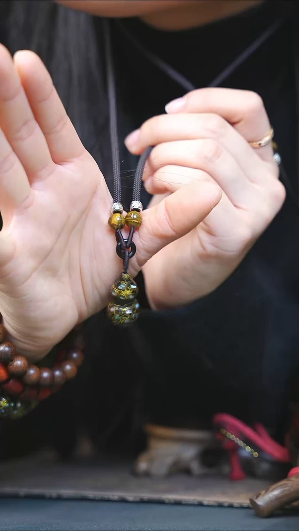 【闪购商品】黑金大漆紫光檀螺钿小脖挂