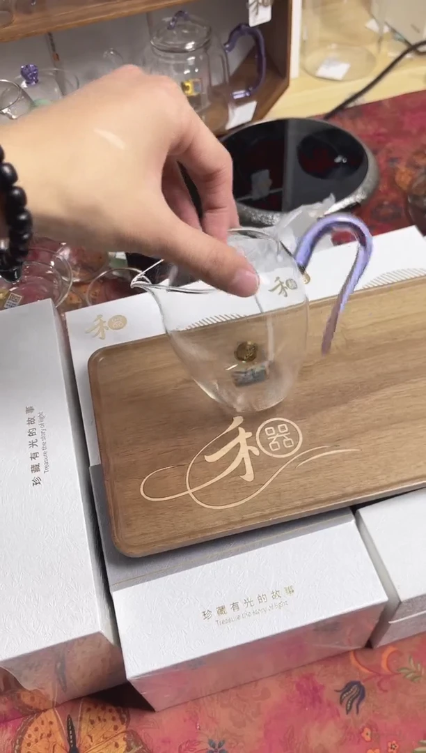 怡然。。。。。。。。。。。。。。