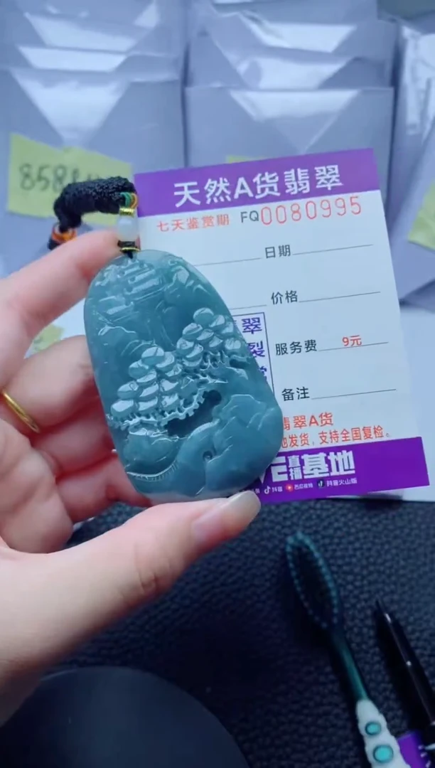 翡翠未镶嵌颈饰