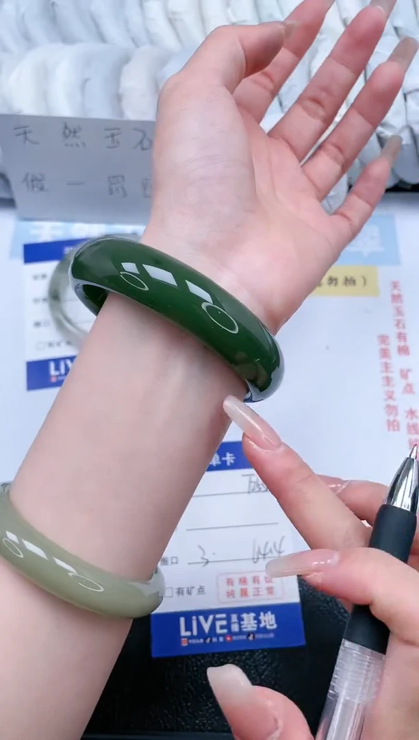 【闪购商品】石英质玉手镯未镶嵌橄榄绿色差较大介意勿拍T255-64.4