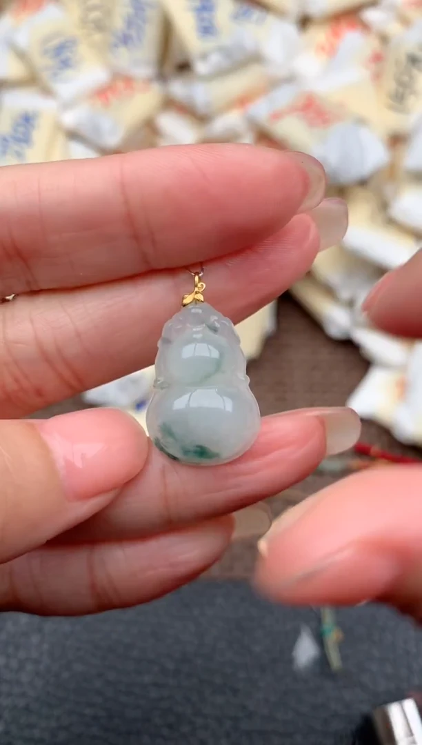 18K金镶嵌挂件翡翠一