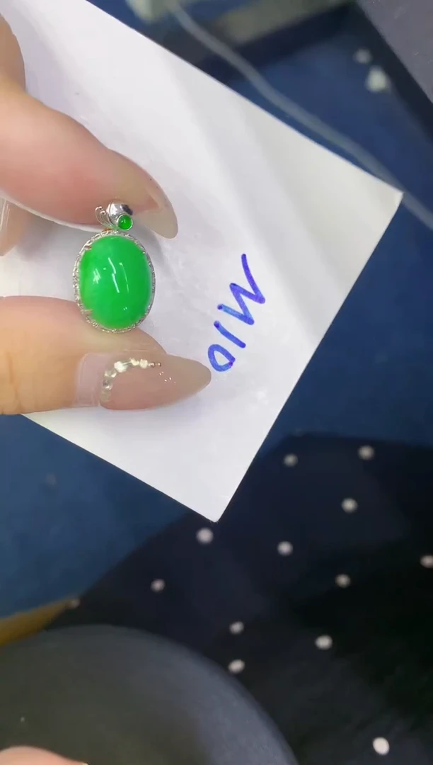 颈饰18K金镶嵌翡翠缅甸天然翡翠A货