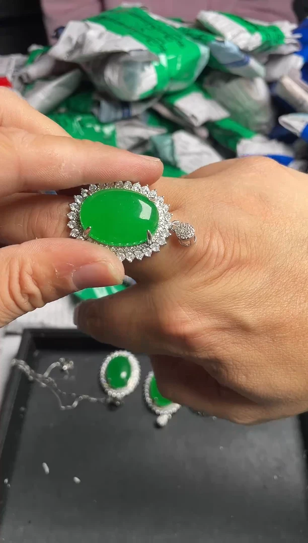 强子收货时尚吊坠A-56