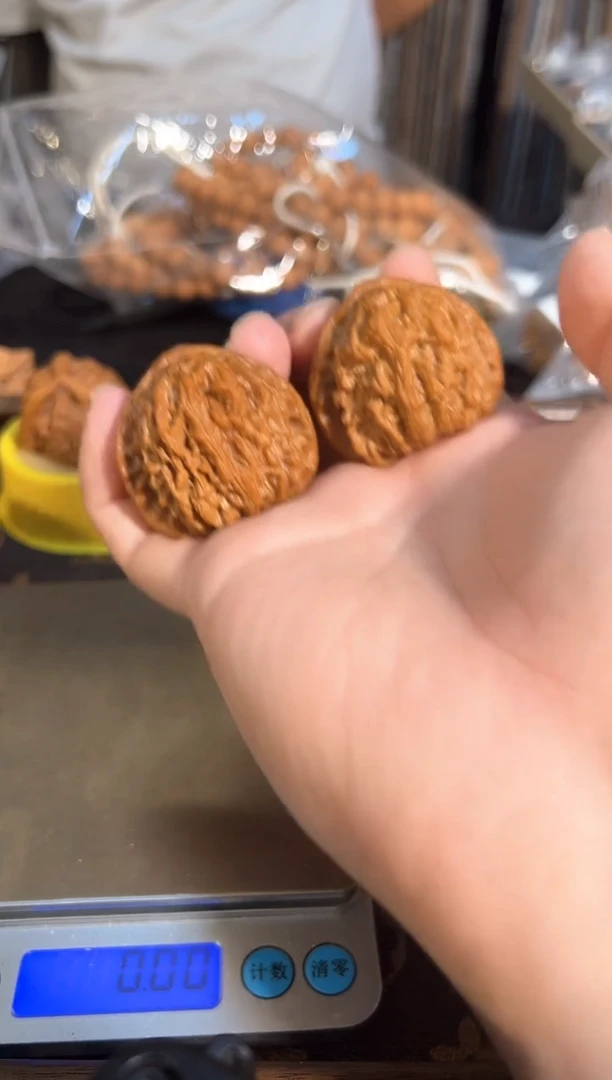 把件核桃全品40尺三角白（打过底）