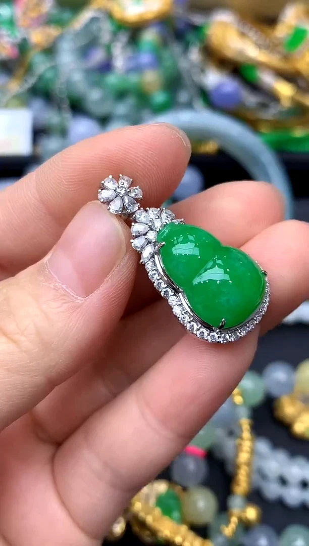 颈饰18K金镶嵌翡翠538-中国好珍宝