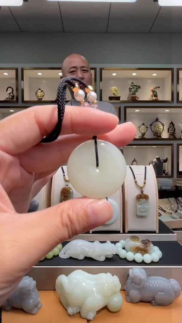 颈饰未镶嵌和田玉苏