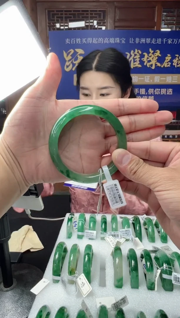 【闪购商品】石英质玉手镯未镶嵌1