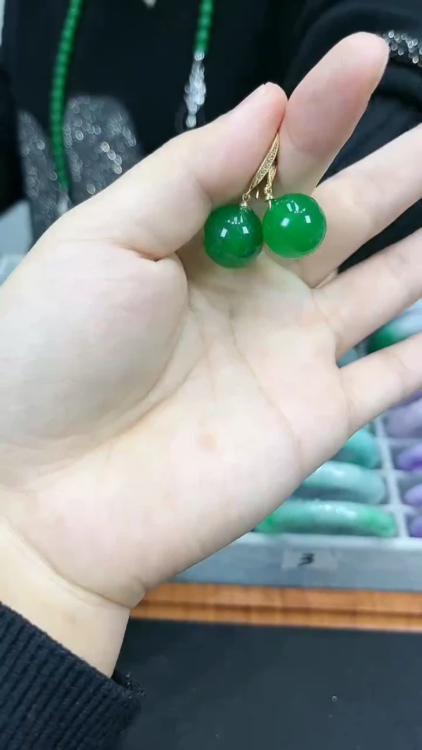 【闪购商品】砖雕s10        正阳绿耳钉