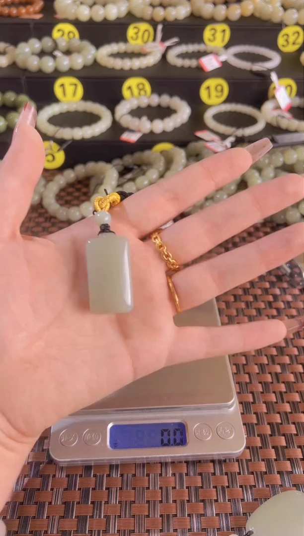 【闪购商品】和田玉吊坠(赠链)未镶嵌且末料青白玉无事牌