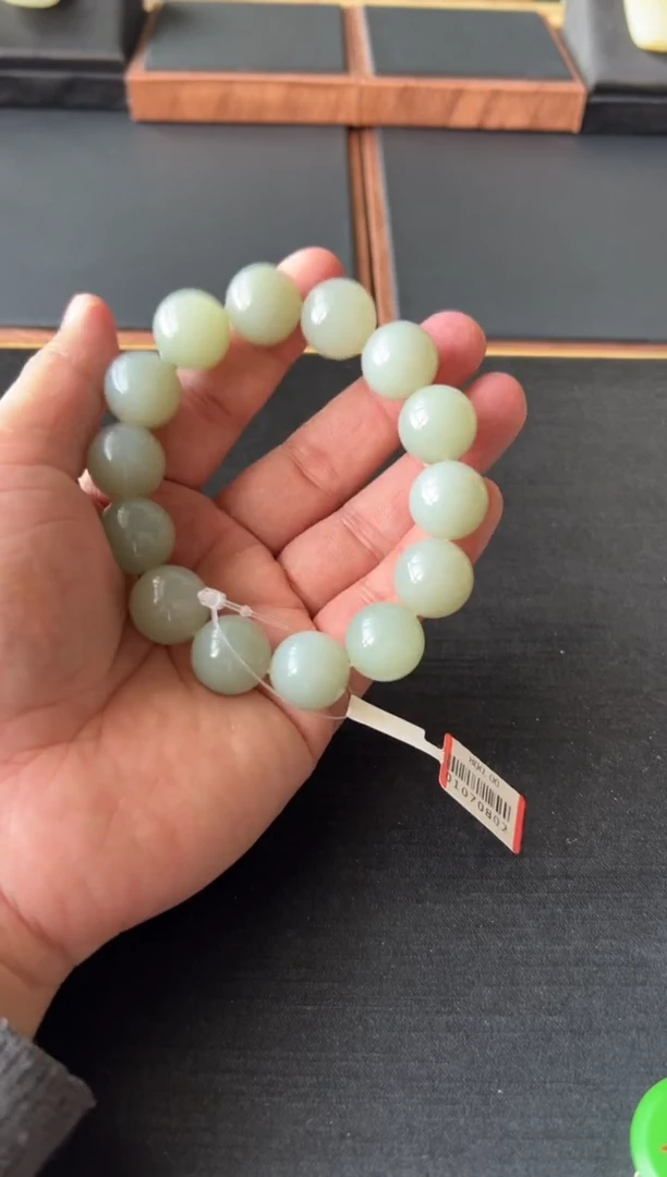 【闪购商品】和田玉手串未镶嵌且末微色差近矿卡16