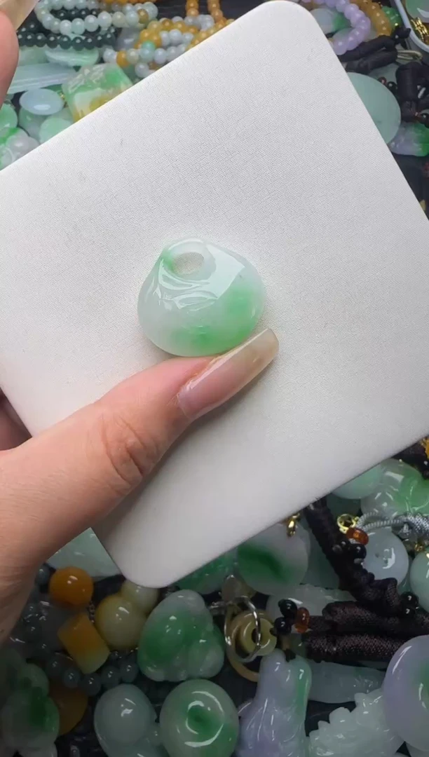 翡翠未镶嵌颈饰天然缅甸翡翠吊坠