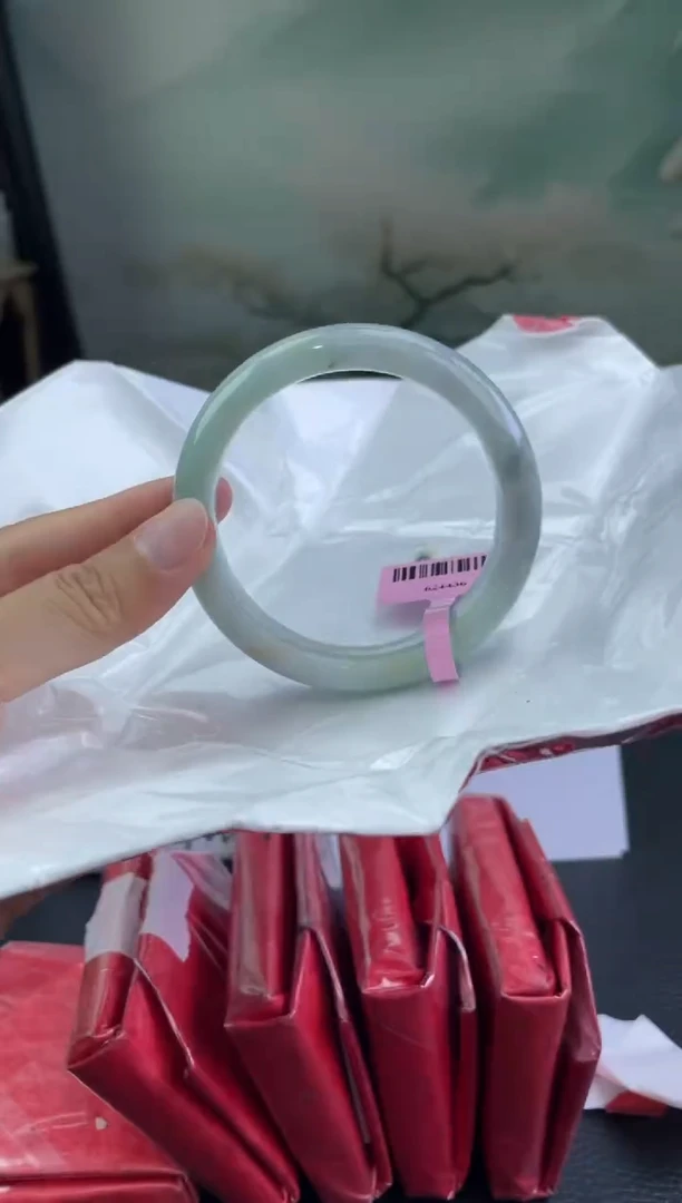 翡翠手镯未镶嵌2翡翠手镯（微瑕）