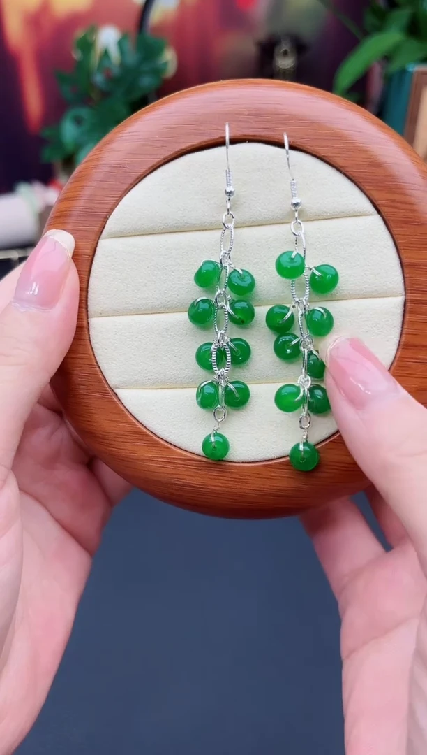石英质玉（非洲翠）银S925镶嵌耳饰绿玛瑙流苏