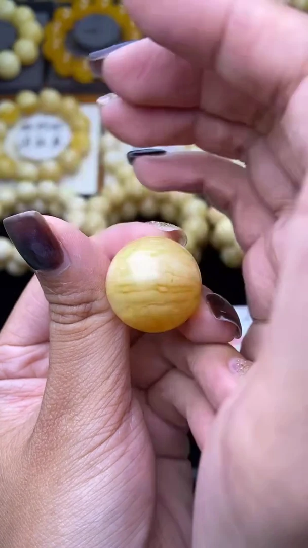 裸石琥珀未镶嵌星筠珠宝105