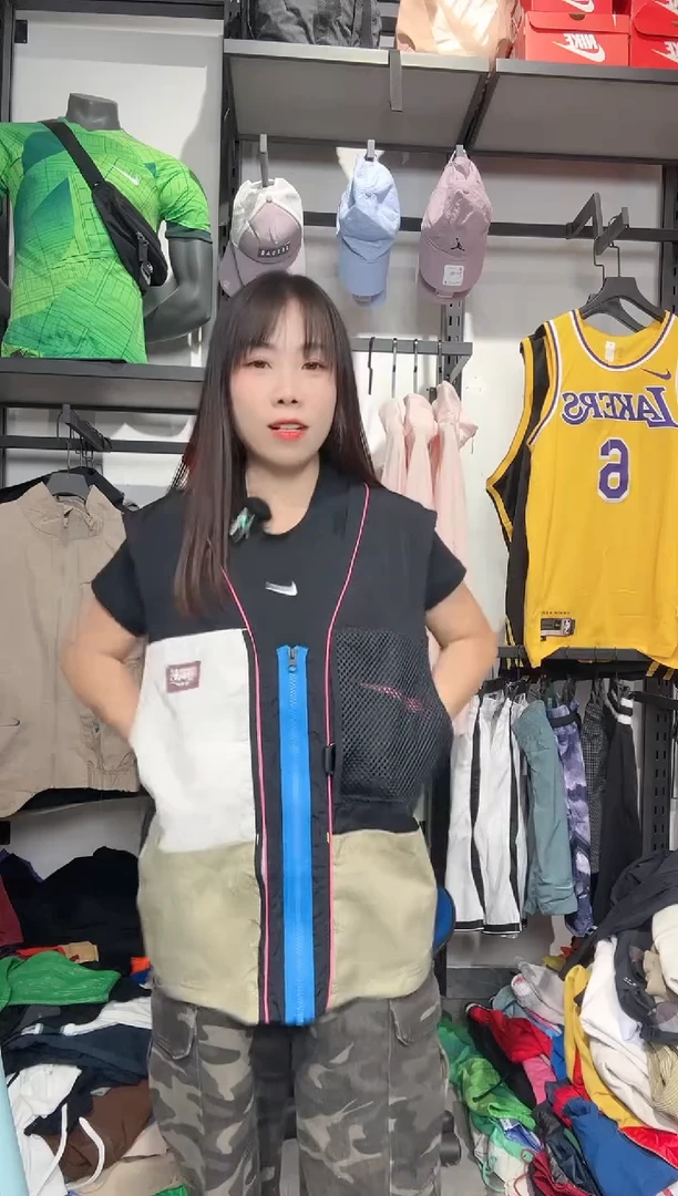 1545  编码 瑕疵款直播间过款为准 尺码175 L