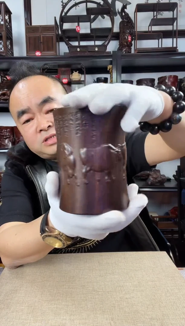 木老李红木工艺品小号五牛笔筒