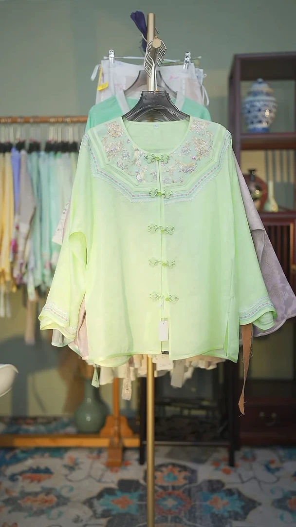 刺绣单层绿色上衣L码